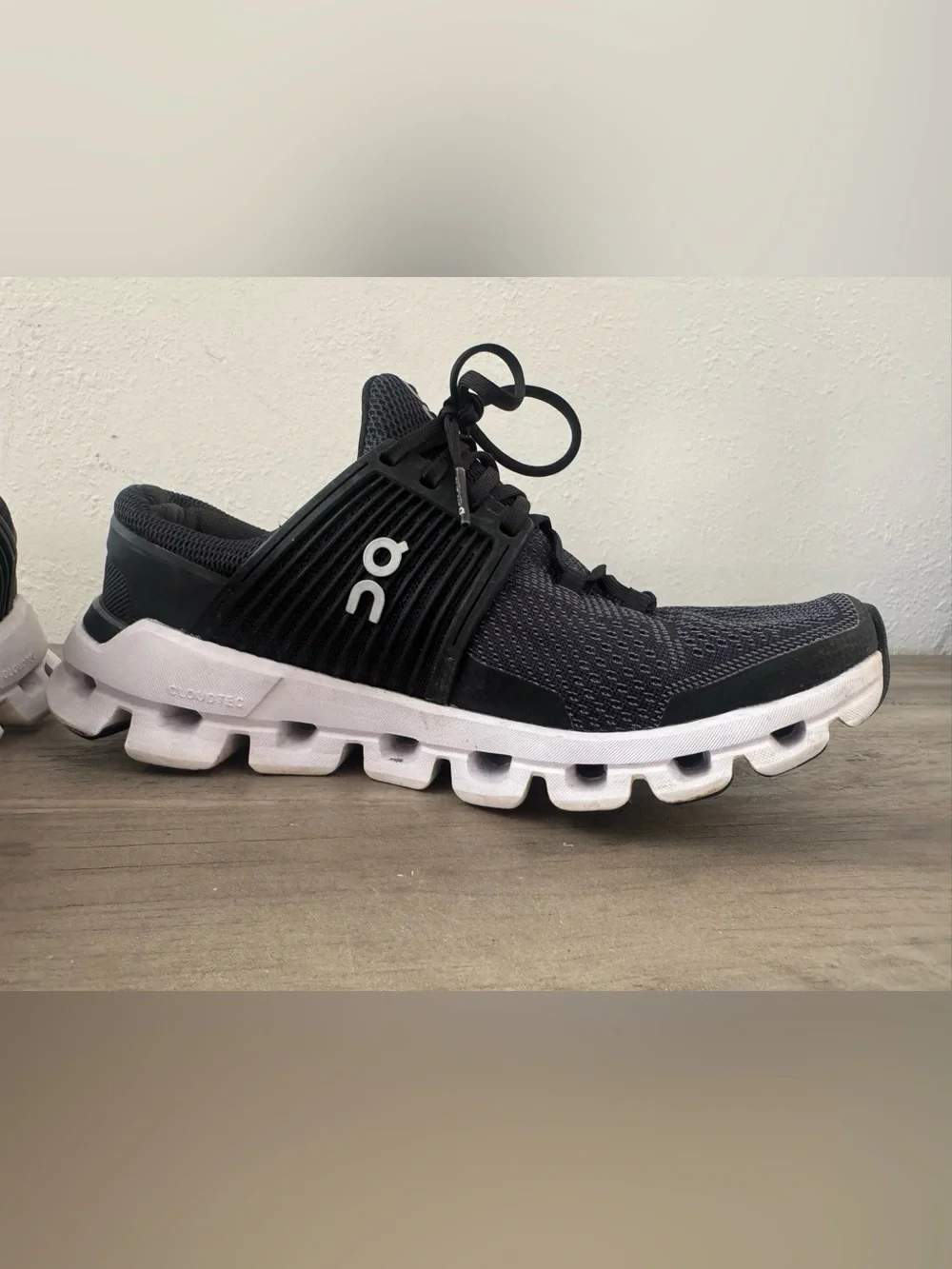 On Women's Cloudswift Shoes in Black/Rock
